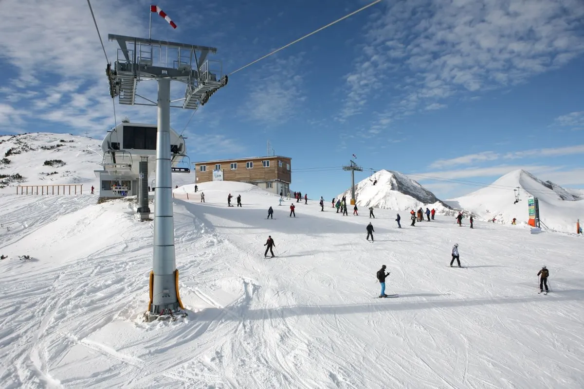 5c06d21cf50d56cb33c91d7d_00Bansko.jpg
